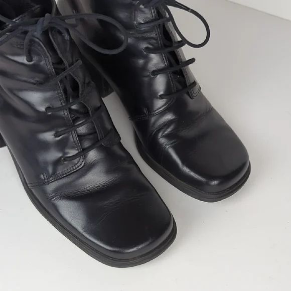 VINTAGE Bandolino Black Leather Ankle Boots with Chunky Heel - Picture 2 of 5